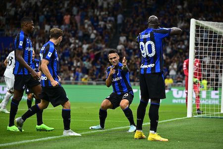 Inter a Barcelona zabojujú o druhé postupové miesto