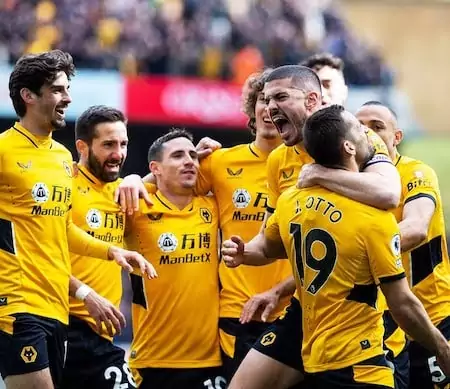 Wolves chcú udržať 8. miesto tabuľky